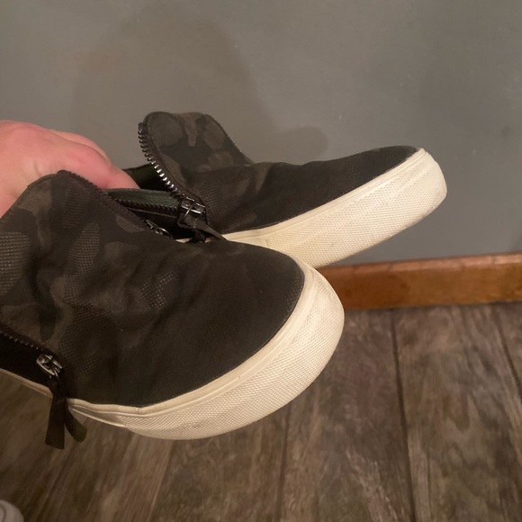 Steve Madden army slip ons - Picture 3 of 3